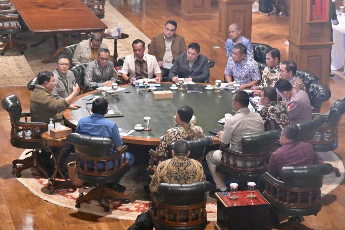 Presiden Prabowo memimpin rapat terbatas di Hambalang