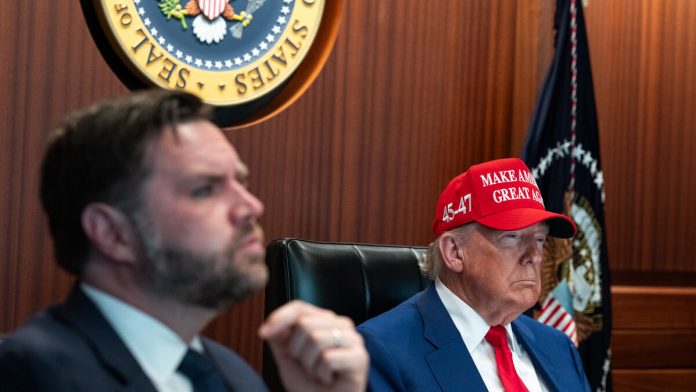 Presiden Donald Trump bersama tim keamanan nasional di Situation Room Gedung Putih