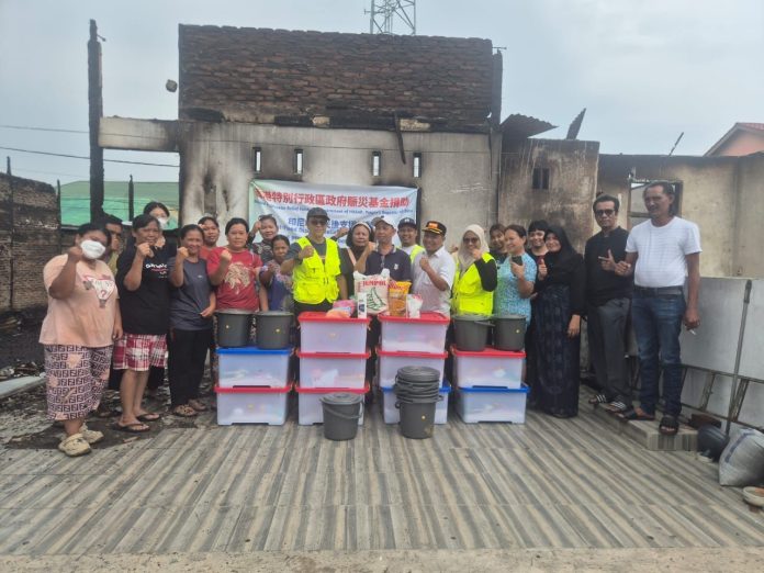 YPKM Bersama Mitra Hong Kong Salurkan Bantuan untuk Korban Kebakaran di Lhokseumawe