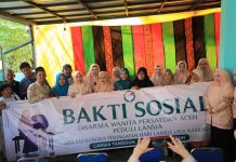 Penyaluran Bantuan untuk Lansia Korban Kebakaran Penyaluran bantuan DWP Aceh untuk lansia korban kebakaran di Lhokseumawe